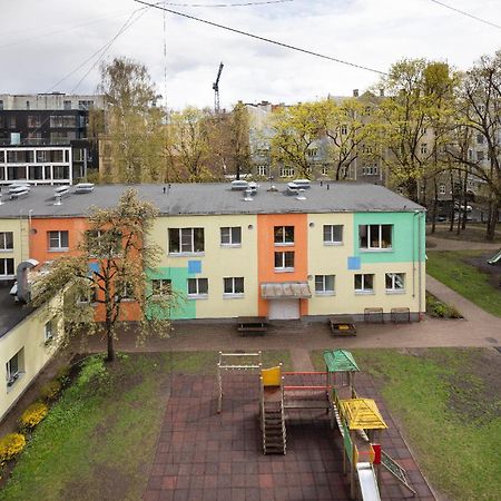 Brivibas Yard Apartment With Parking In City Center Riga Ngoại thất bức ảnh