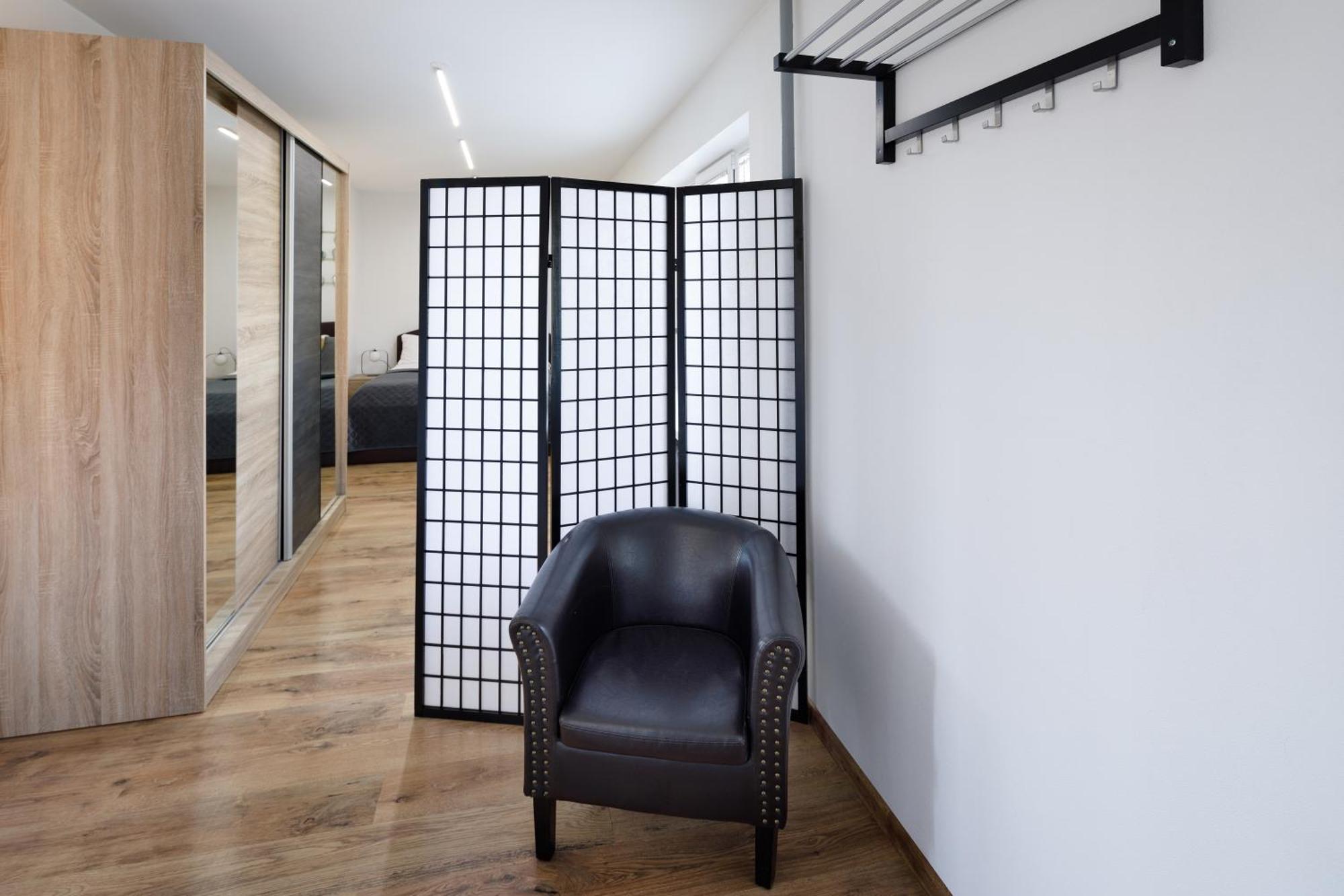 Brivibas Yard Apartment With Parking In City Center Riga Ngoại thất bức ảnh