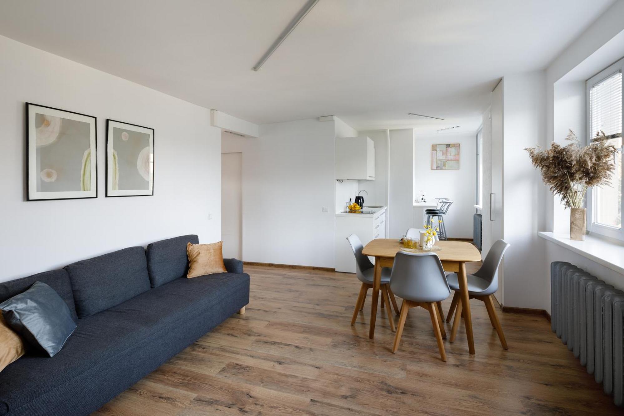 Brivibas Yard Apartment With Parking In City Center Riga Ngoại thất bức ảnh
